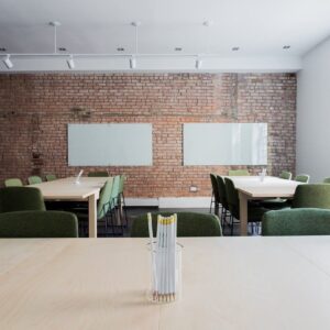 Un bureau vide suite à de l'absentéisme en entreprise