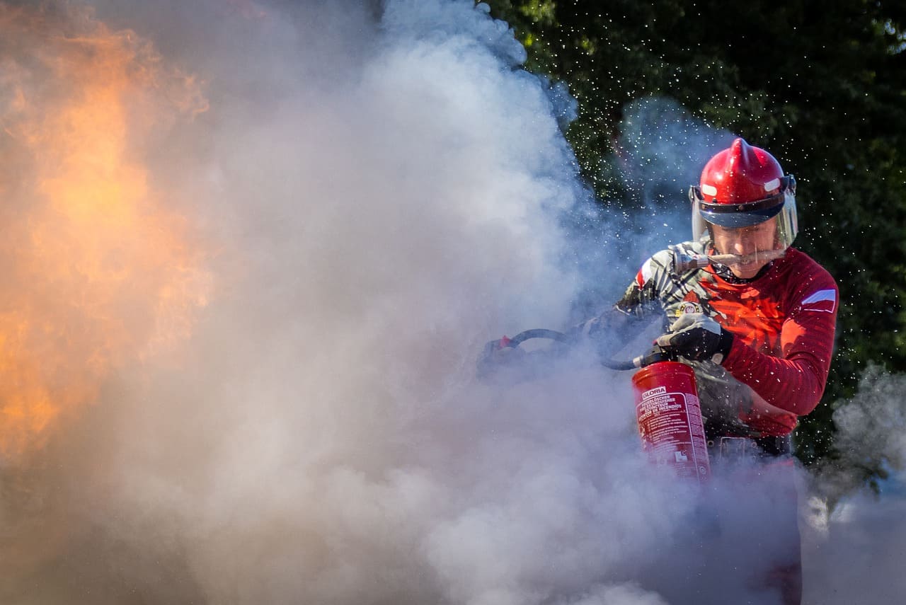 Expert incendie : quand faut-il faire intervenir un spécialiste dans vos bureaux ?