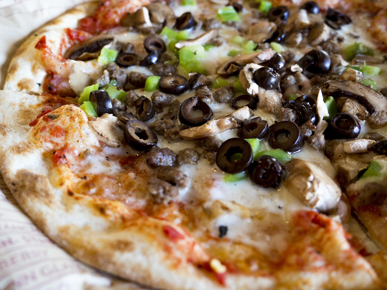 Comment cuire une pizza congelée sans utiliser de four au boulot ?