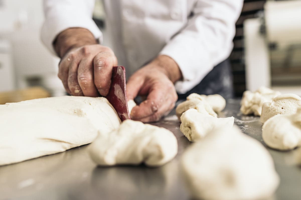 Quand la passion devient métier : les raisons et les chemins de la reconversion en boulangerie