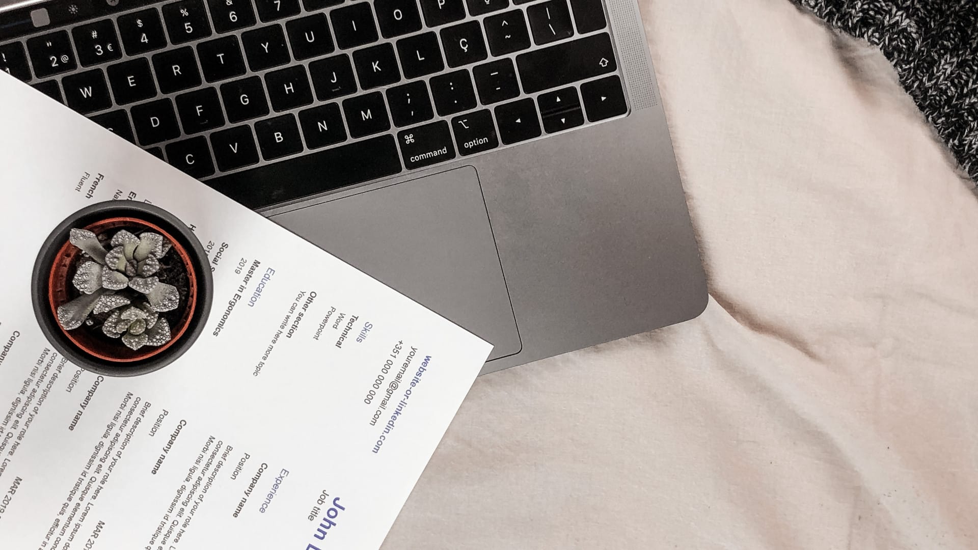 Profitez des avantages d’un créateur de CV en ligne pour booster votre carrière