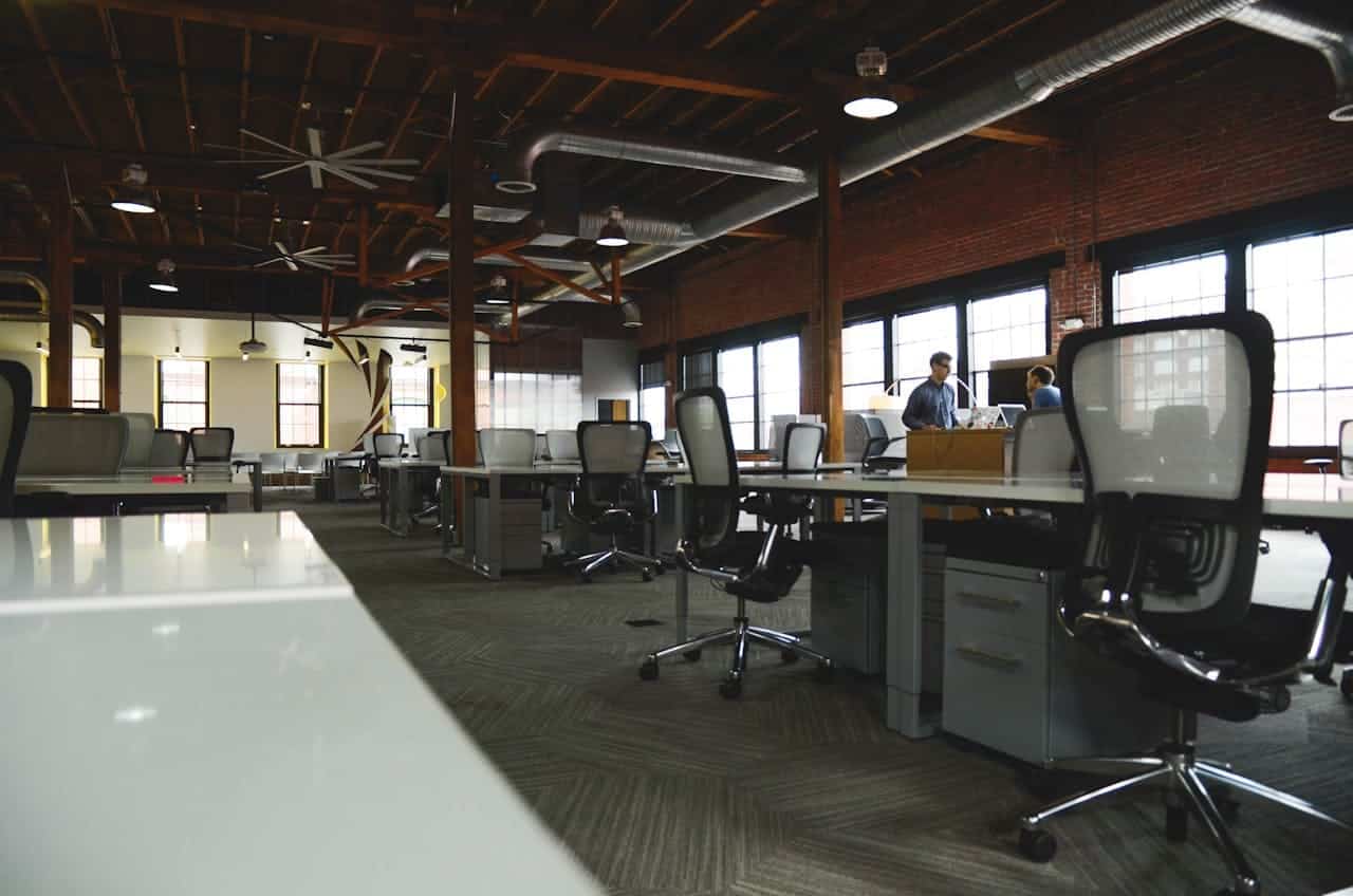 Absence au travail sans justificatif médical : quelles conséquences pour le salarié ?