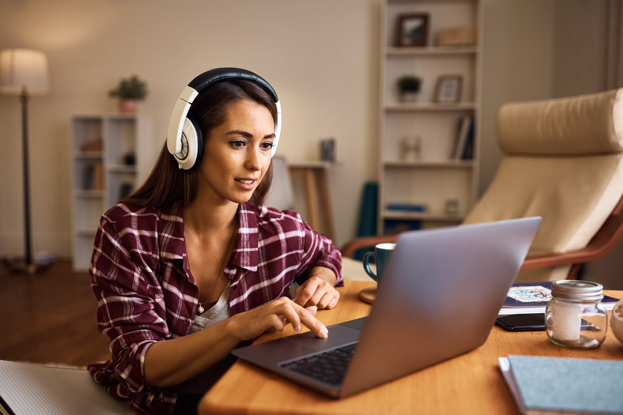 Apprentissage de l’anglais : avantages des formations à domicile