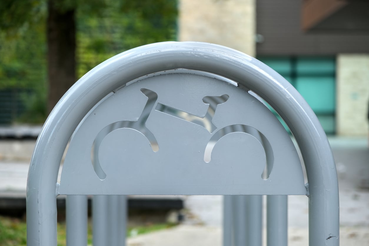Guide complet pour aménager des racks à vélos dans vos locaux professionnels