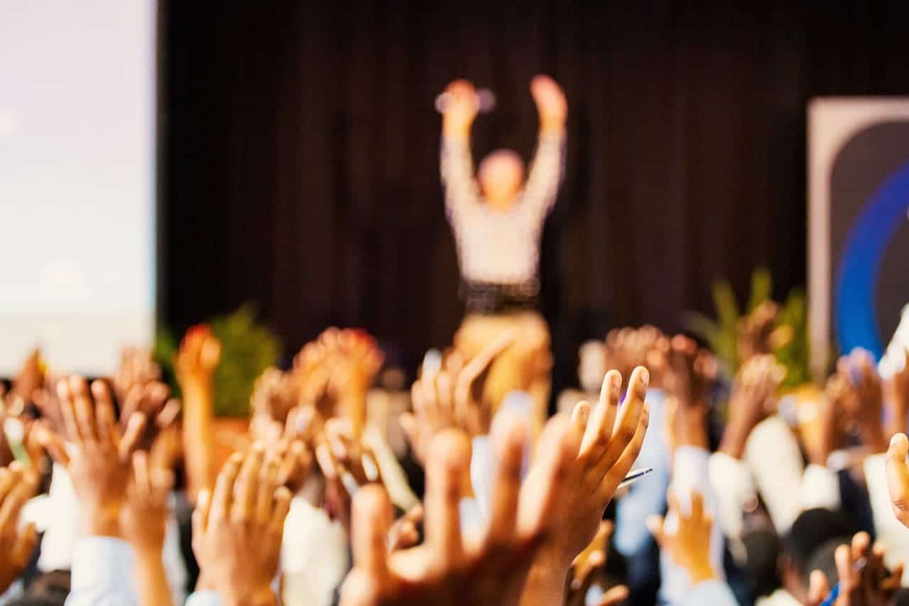 9 idées pour rendre vos conférences originales et casser les codes
